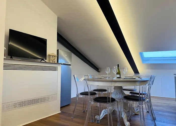 Explore From Location Διαμέρισμα